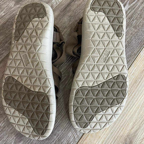 Teva sandals. Women size 7 - Picture 2 of 3